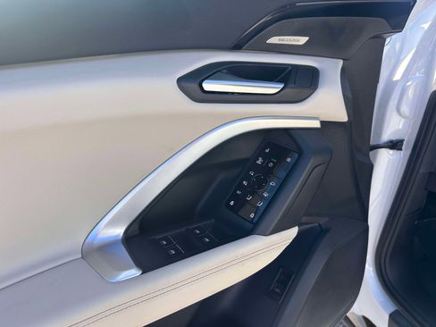 Used 2025 Audi Q5 Premium Plus w/ Premium Plus image 11