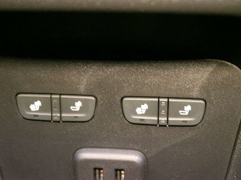 Used 2023 Chevrolet Equinox Premier AWD/4WD image 16