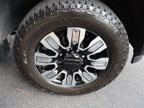 Used 2025 GMC Sierra 2500 Denali w/ Denali Reserve Package AWD/4WD image 14