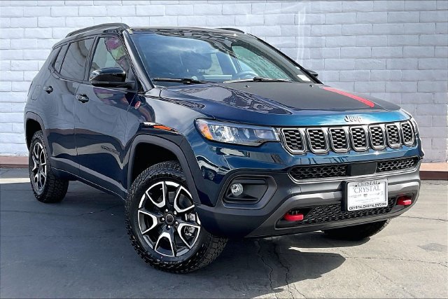 New 2026 Jeep Compass Trailhawk w/ Sun, Sound & Navigation Group AWD/4WD image 14