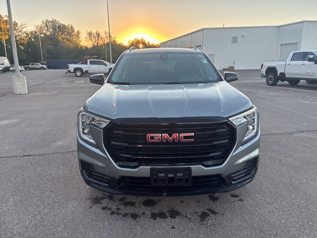 Used 2023 GMC Terrain SLE w/ Driver Convenience Package AWD/4WD image 5