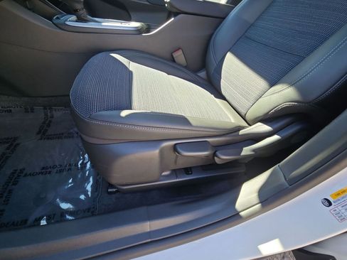 Used 2025 Buick Envista Preferred image 22