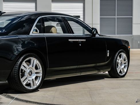 Used 2017 Rolls-Royce Ghost RWD image 22
