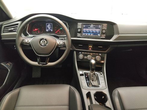 Used 2021 Volkswagen Jetta SE w/ SE Cold Weather Package image 22