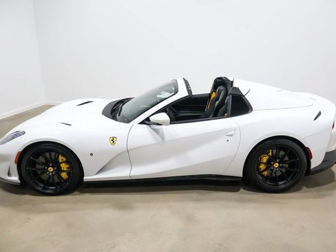 Used 2022 Ferrari 812 GTS RWD image 25