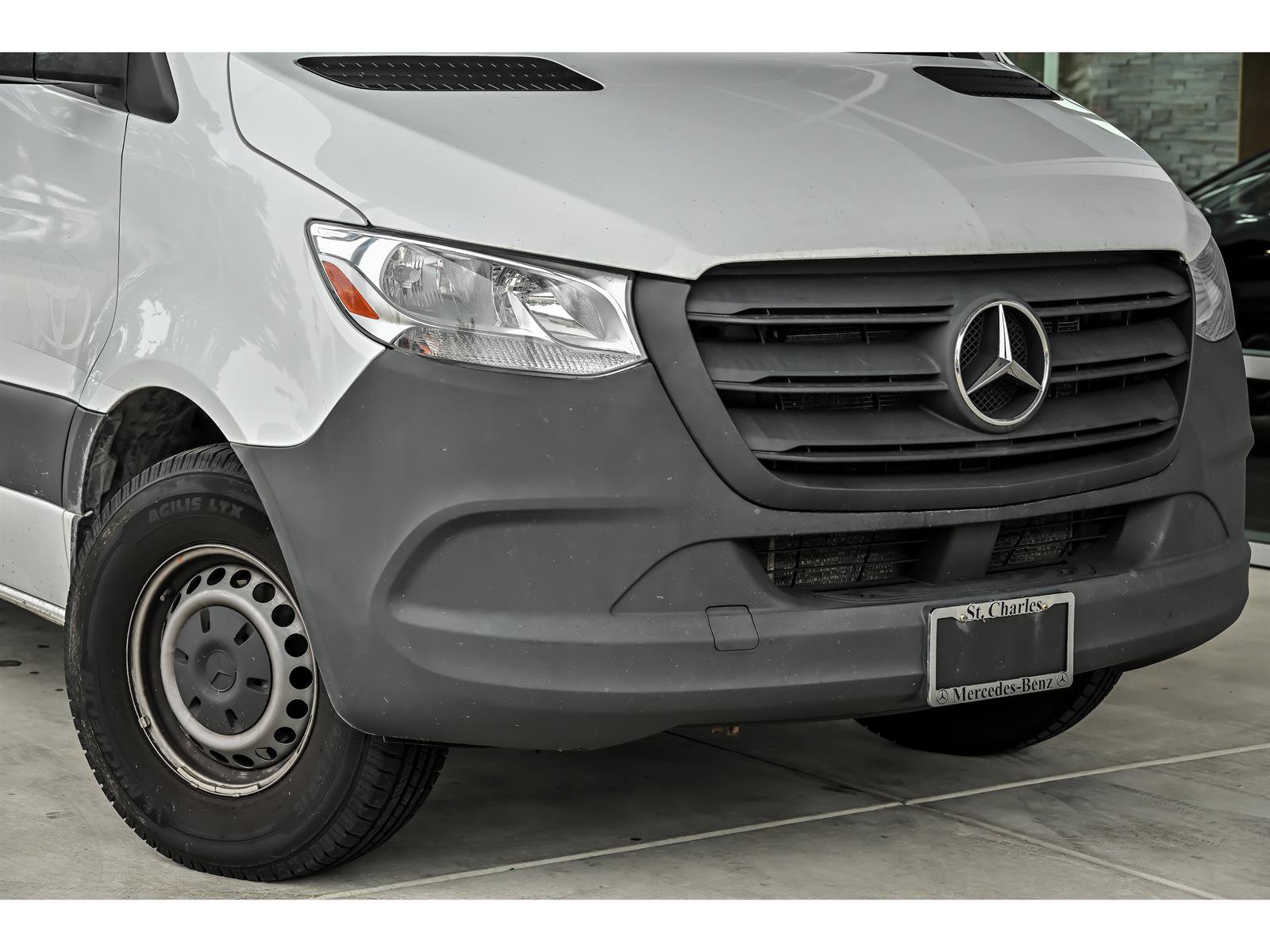 Used 2024 Mercedes-Benz Sprinter 2500 image 2