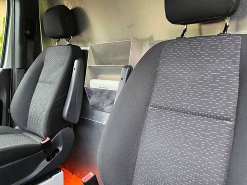 Used 2019 Mercedes-Benz Sprinter 144 image 21