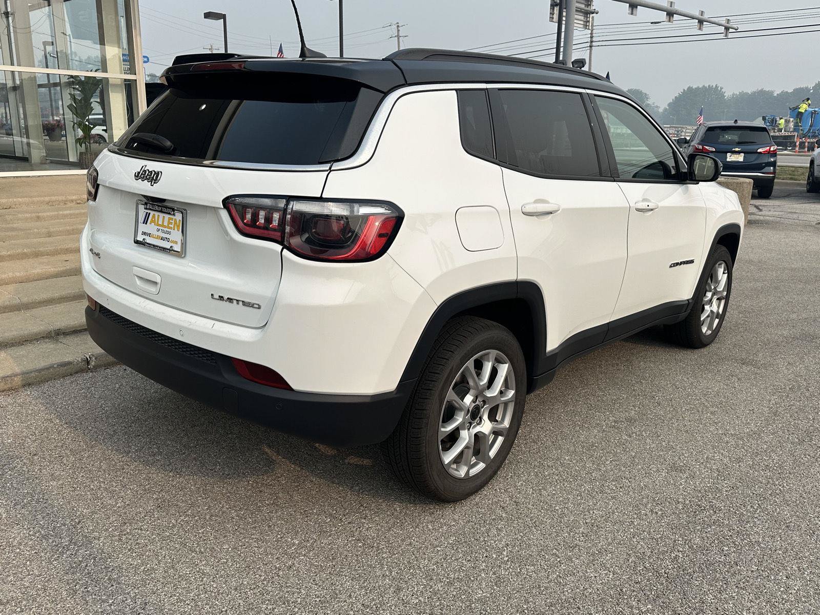 Used 2025 Jeep Compass Limited AWD/4WD image 11