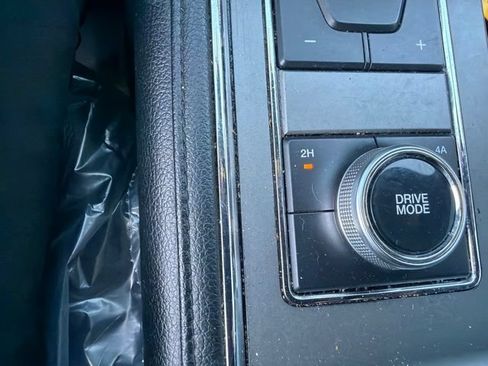 Used 2020 Ford Expedition XLT w/ Equipment Group 202A AWD/4WD image 39