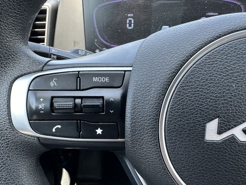 Used 2025 Kia Sportage LX FWD image 26