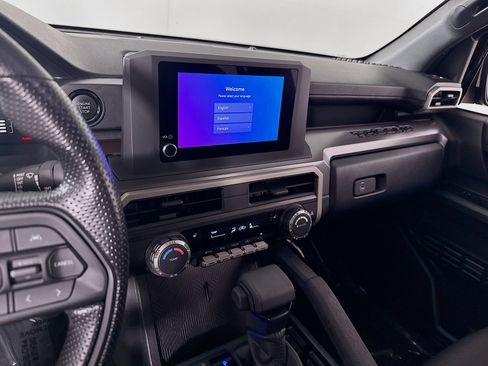 Certified 2025 Toyota Tacoma SR5 AWD/4WD image 15