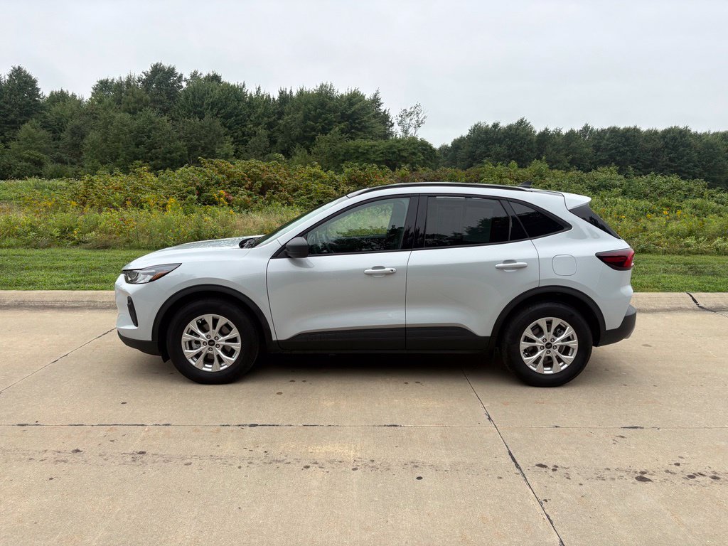Used 2026 Ford Escape Active w/ Cold Weather Package FWD image 6