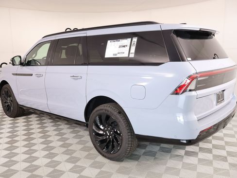 New 2025 Lincoln Navigator L Reserve w/ Jet Appearance Package AWD/4WD image 26