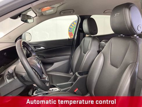 Used 2024 Buick Encore GX Sport Touring image 11