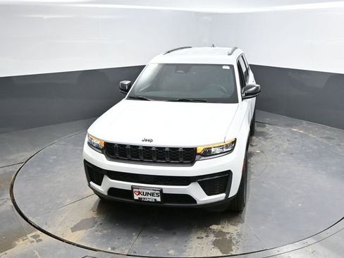 New 2026 Jeep Grand Cherokee L 4WD image 32