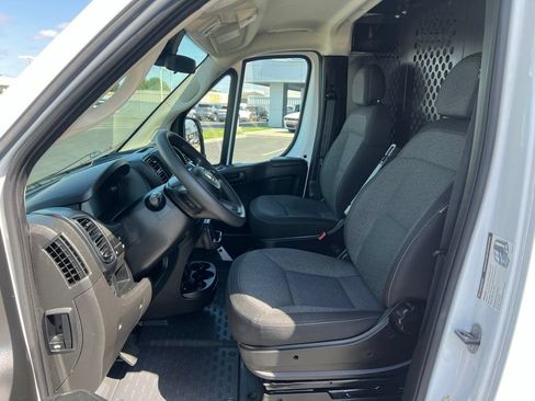 Used 2025 RAM ProMaster 2500 w/ U-Haul Equipment Group FWD image 22