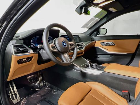 Used 2022 BMW 330e w/ M Sport Package RWD image 30