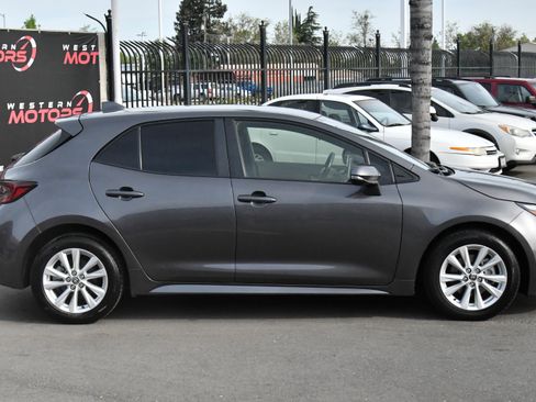 Used 2024 Toyota Corolla SE w/ SE Package FWD image 9