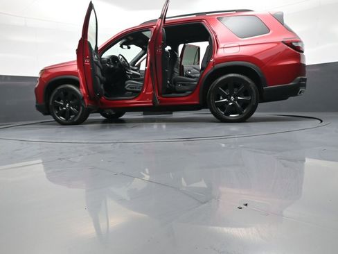 Certified 2025 Honda Pilot Black Edition image 51