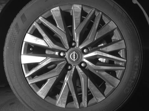 Used 2025 Nissan Altima 2.5 SV FWD image 13