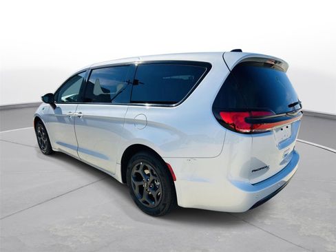 Used 2023 Chrysler Pacifica Touring-L w/ S Appearance Package image 37