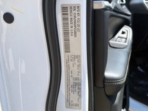 Used 2023 Jeep Grand Cherokee Limited AWD/4WD image 36