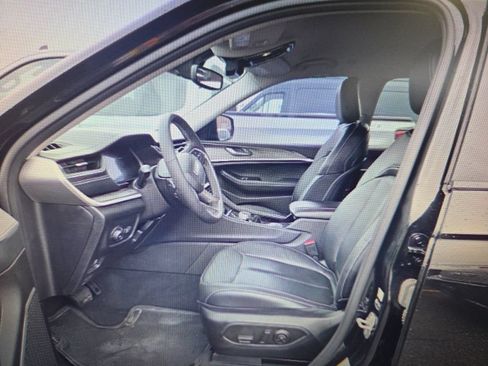 Used 2023 Jeep Grand Cherokee Limited AWD/4WD image 7
