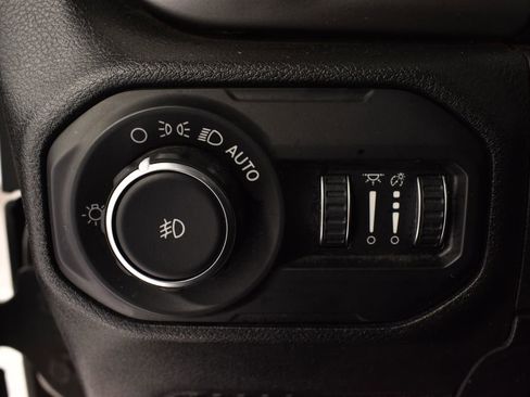 Used 2018 Jeep Wrangler Unlimited Sahara w/ Cold Weather Group image 15