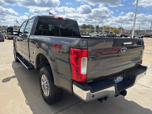 Used 2017 Ford F250 XLT w/ XLT Premium Package image 6
