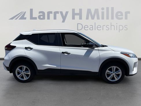 Used 2025 Nissan Kicks Play S FWD image 6