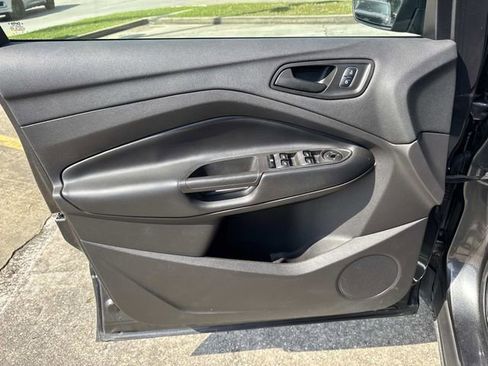 Used 2019 Ford Escape S image 23