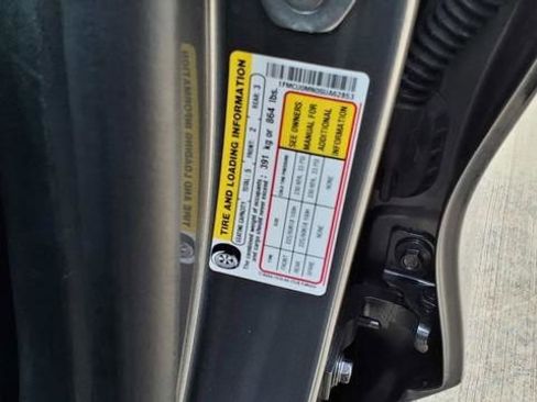 Used 2025 Ford Escape ST-Line image 33