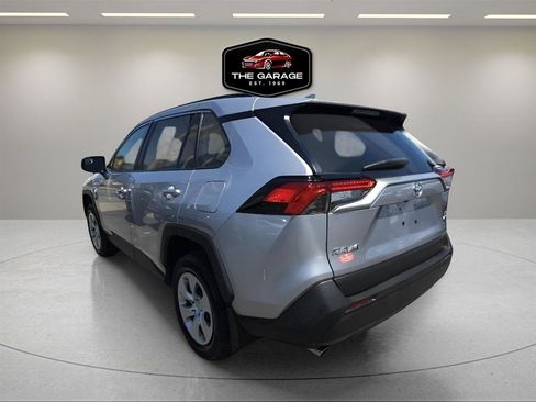 Used 2021 Toyota RAV4 LE AWD/4WD image 4