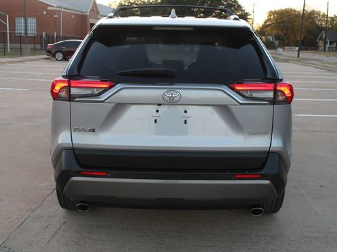 Used 2019 Toyota RAV4 Limited image 13