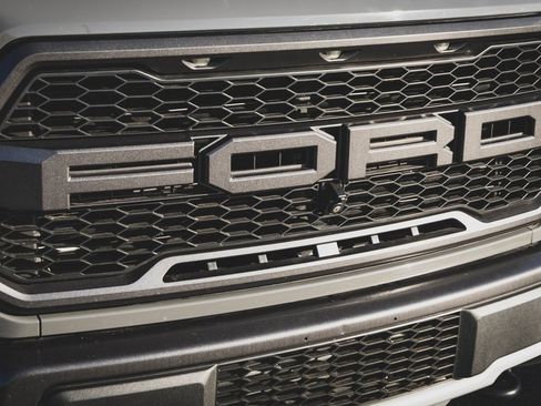 Used 2018 Ford F150 Raptor w/ Equipment Group 802A Luxury image 3