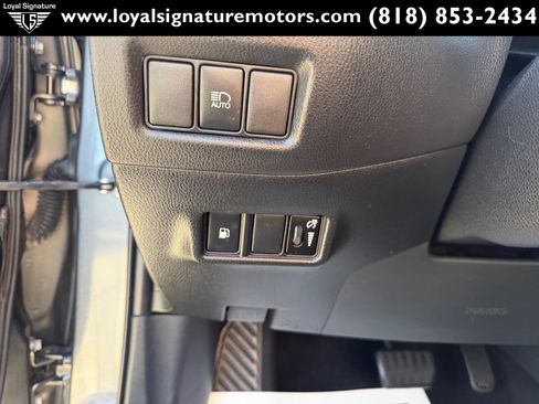 Used 2018 Toyota C-HR XLE image 19