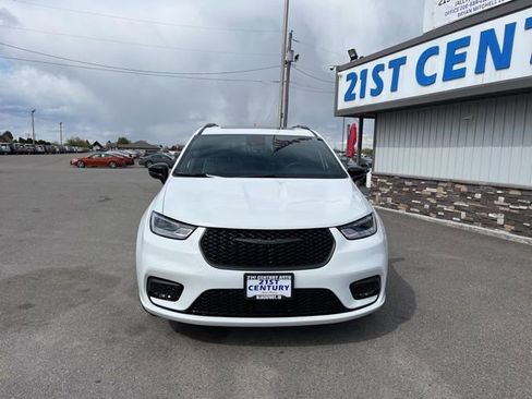 Used 2026 Chrysler Pacifica Limited w/ S Appearance Package FWD image 2