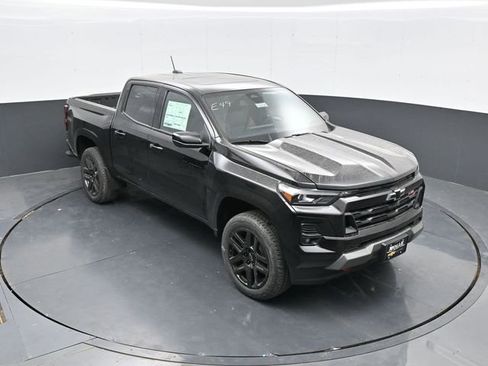 New 2025 Chevrolet Colorado Z71 w/ Technology Package AWD/4WD image 1