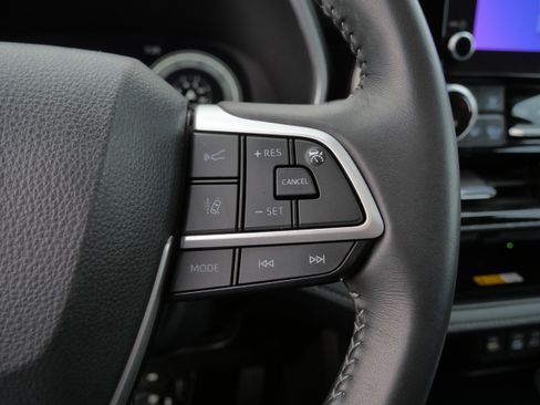 Certified 2025 Toyota Highlander XSE image 29