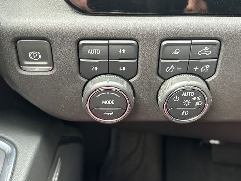 Certified 2024 Chevrolet Silverado 2500 LTZ w/ LTZ Convenience Package image 27