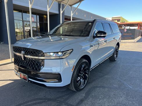 New 2025 Lincoln Navigator L Reserve w/ Jet Appearance Package image 3