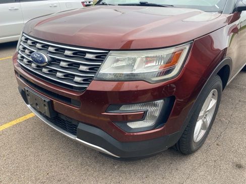 Used 2016 Ford Explorer XLT w/ Equipment Group 202A AWD/4WD image 17