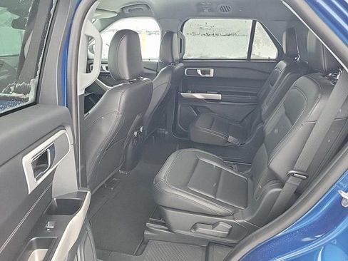 Used 2022 Ford Explorer XLT w/ Equipment Group 202A image 6