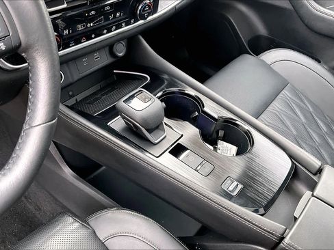 Certified 2022 Nissan Rogue Platinum w/ Head-Up Display Package image 16