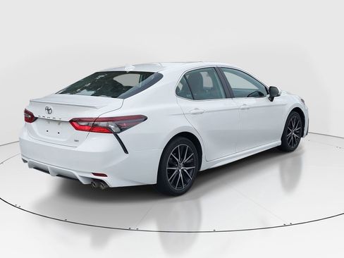 Used 2023 Toyota Camry SE image 7