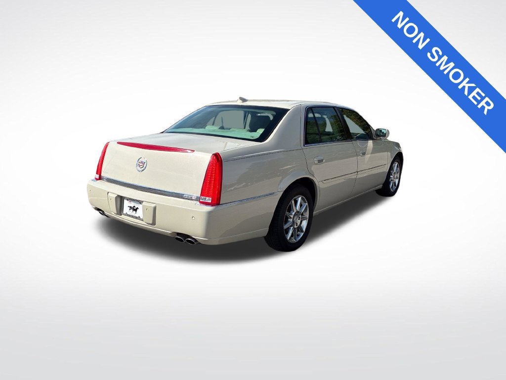 Used 2011 Cadillac DTS Luxury FWD image 4