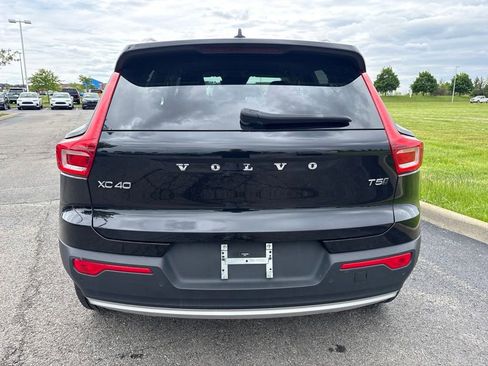 Used 2022 Volvo XC40 T5 Momentum AWD/4WD image 8