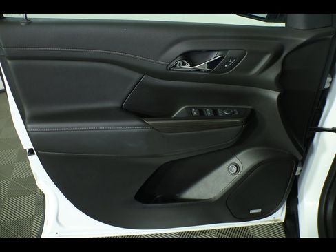 Used 2023 GMC Acadia SLT image 22