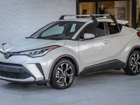 Used 2020 Toyota C-HR XLE FWD image 6