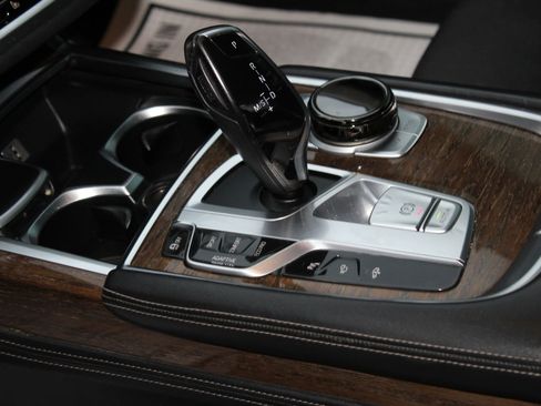 Used 2016 BMW 750i xDrive image 23